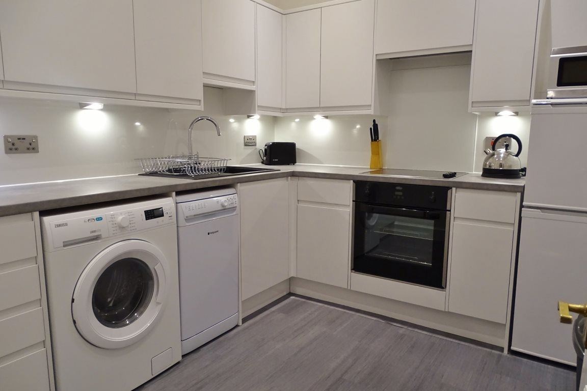 Property to rent in Woodlands, G4, Queens Crescent properties from